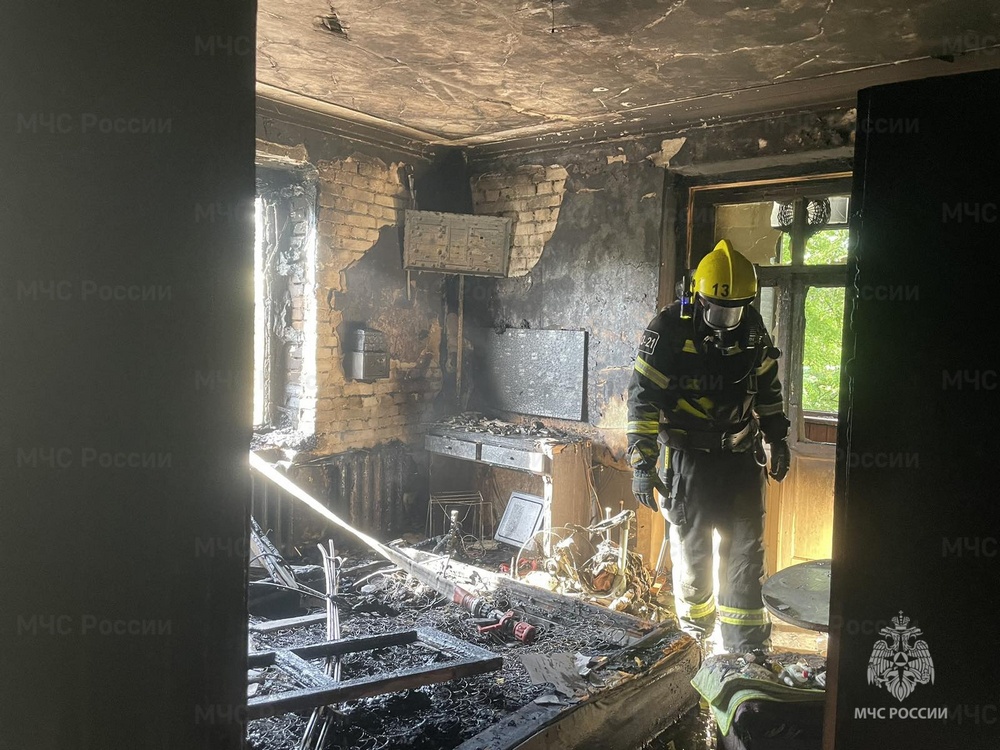 При пожаре в Бежицком районе Брянска женщина получила ожоги