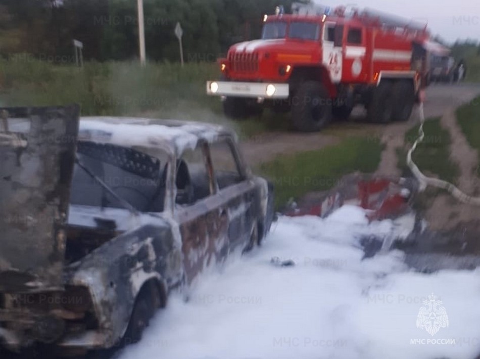 В селе Комаричского района сгорел легковой автомобиль