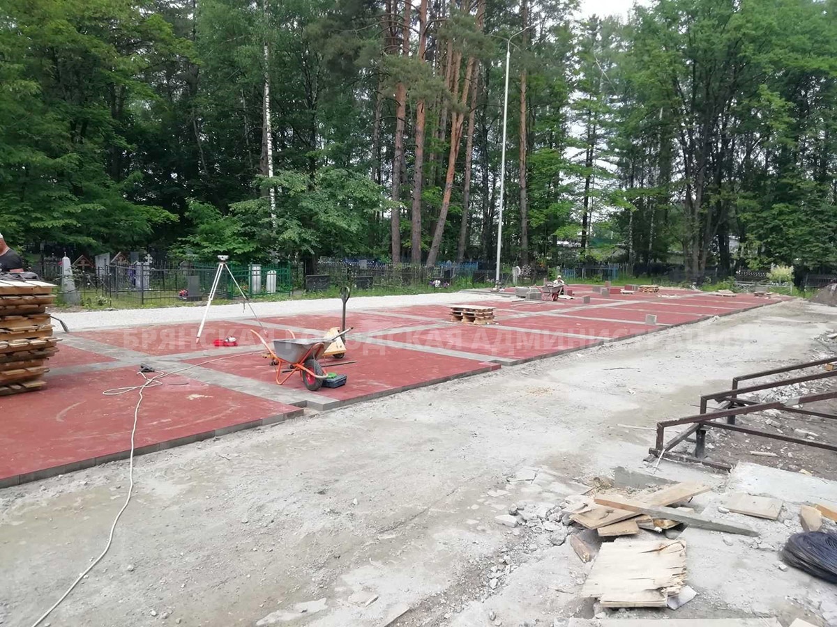 В Брянске продолжается ремонт воинского мемориала на Почтовой