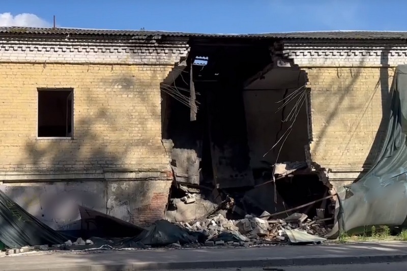 В Брянске сняли на видео рухнувшее старое здание «Дормаша»
