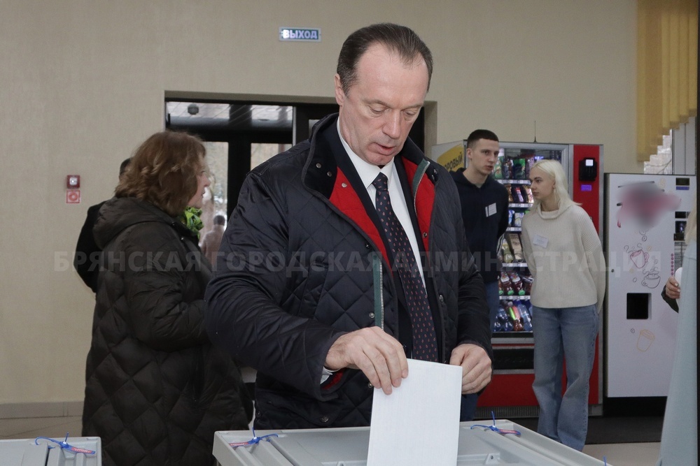 Сергей Антошин одним из первых проголосовал в Брянске