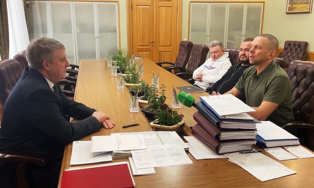 Брянский губернатор встретился с Героем России Александром Копыловым