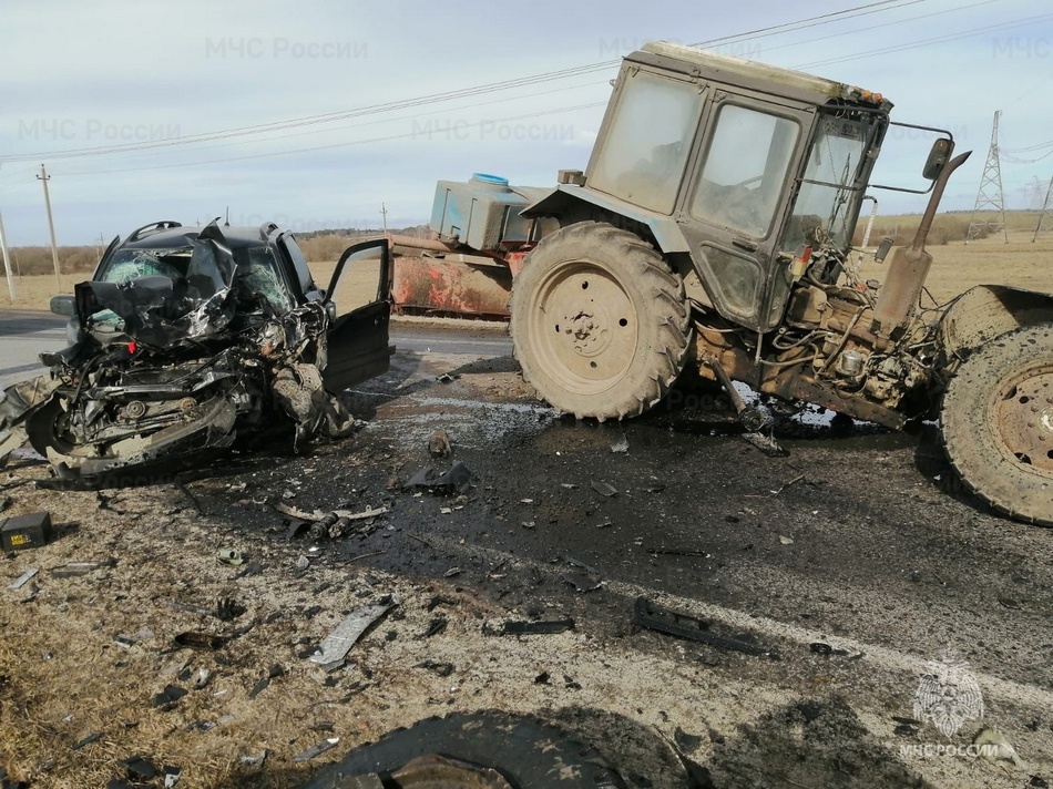 Массовое ДТП с трактором под Жирятино обошлось без пострадавших