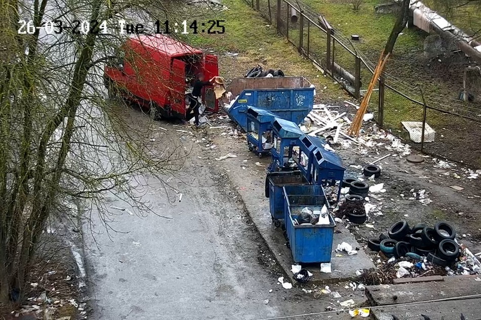 В Брянске водитель «Газели» без номеров незаконно избавился от мусора