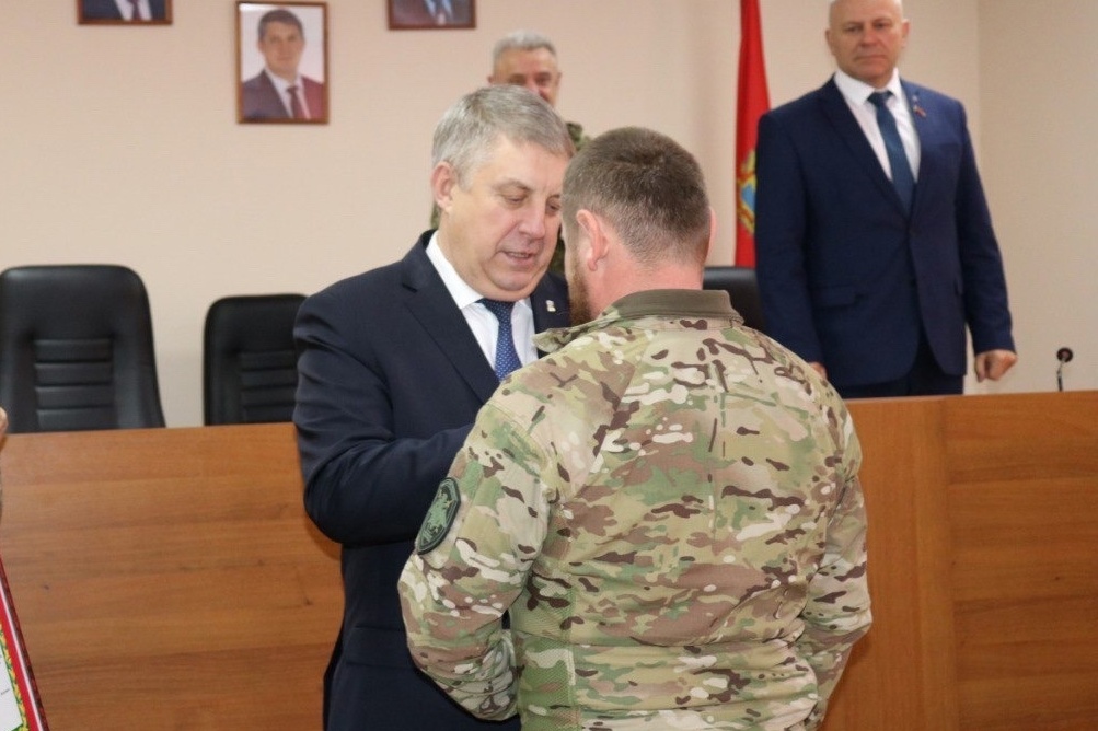 Брянский губернатор наградил бойцов «Ахмата», задержавших участников нападения на «Крокус»