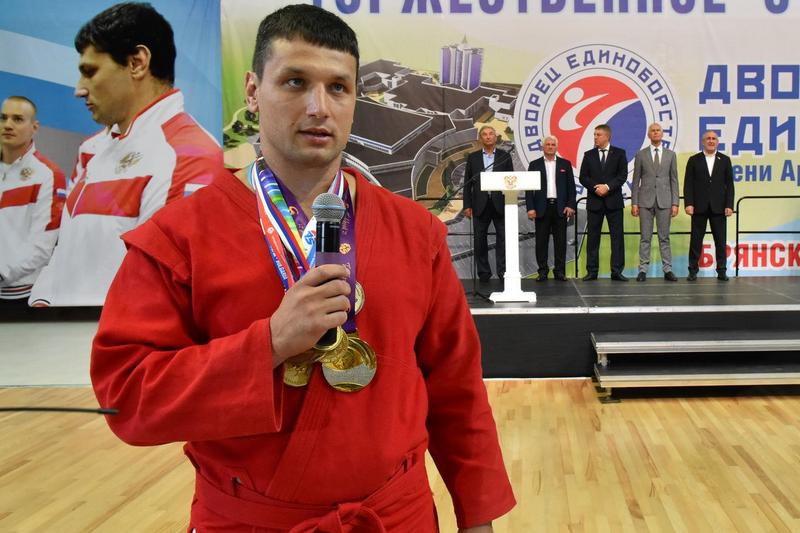 Брянец Артем Осипенко одержал победу на чемпионате России по самбо