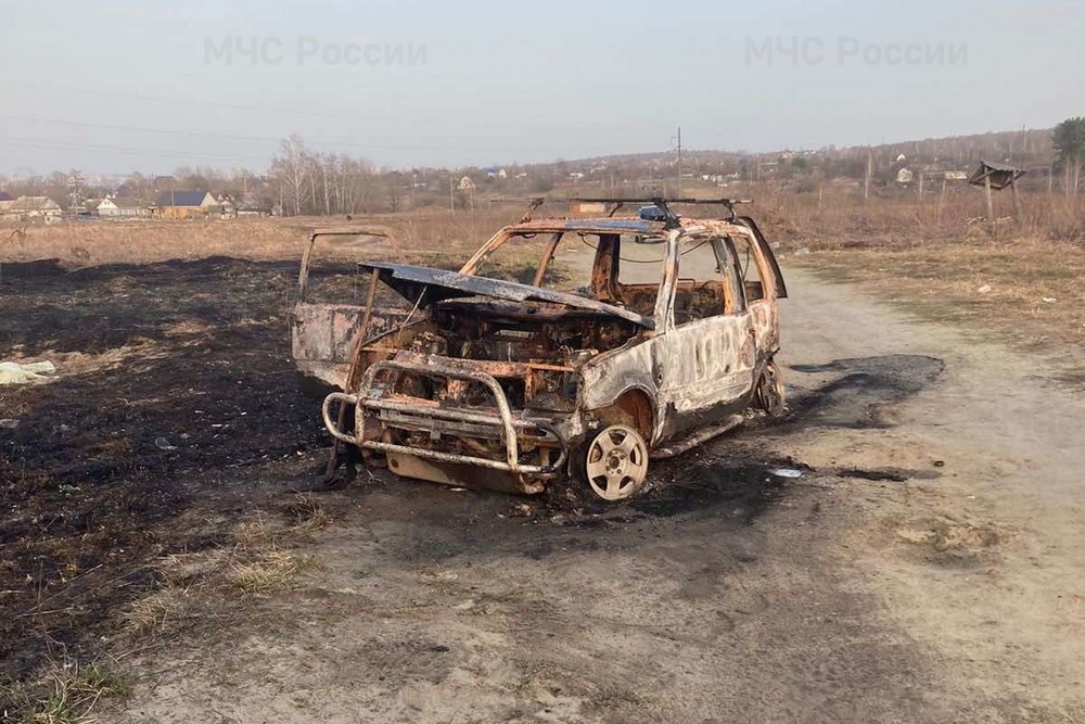 Под Брянском в последний день марта сгорел автомобиль