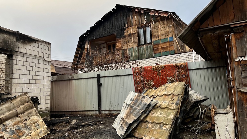 «Смертельное» пепелище. Брянцам показали фото сгоревшего дома, где погибли дети и мужчина