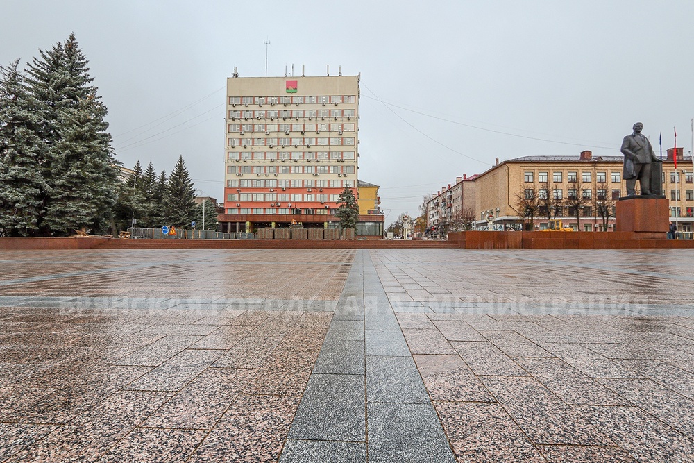 Жителям Брянска рассказали, когда возобновится ремонт площади Ленина