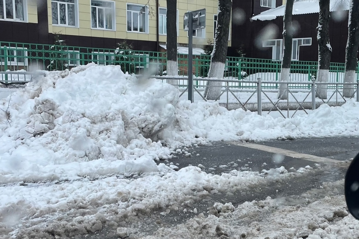 Город Дятьково превратился в сплошной непролазный сугроб