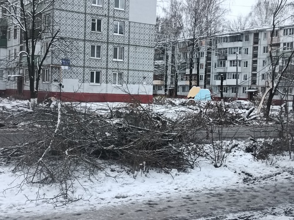 Аварийные службы работали на улице Костычева в Брянске до полуночи