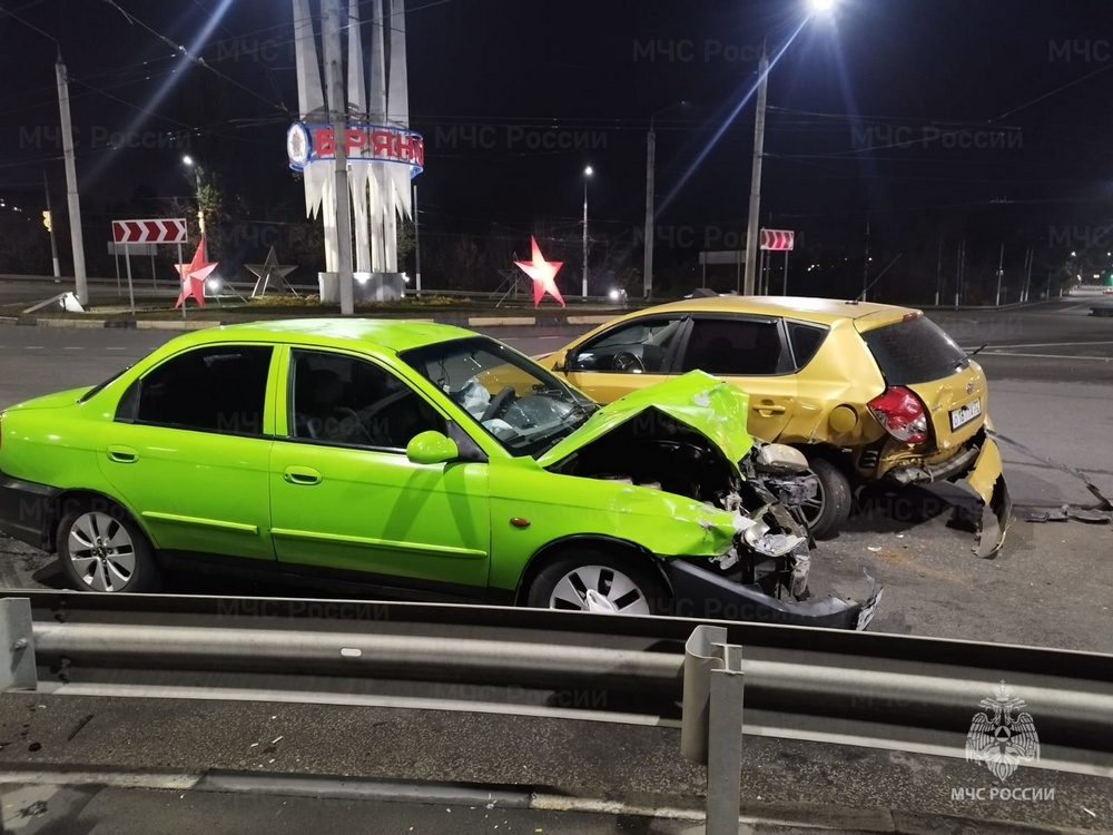 Два автомобиля попали в серьезное ДТП возле вокзала «Брянск I»