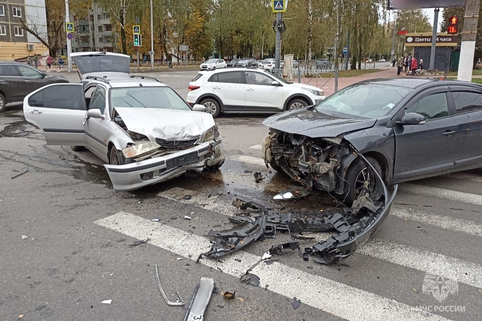 В Брянске на Костычева столкнулись автомобили