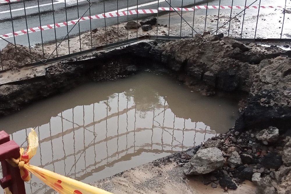 Бастрыкин велел возбудить дело после падения жительницы Брянска в яму с водой