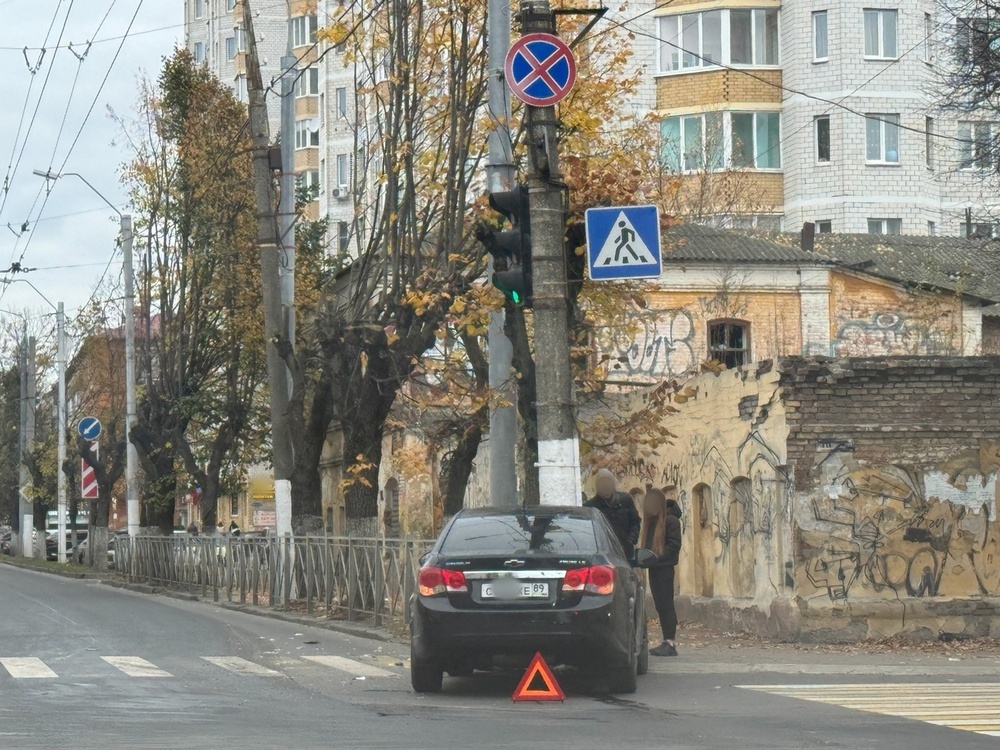 Жителям Брянска показали фото с места ДТП на Красноармейской