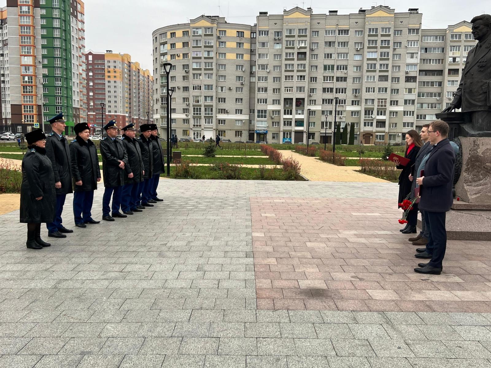 в Брянске молодые сотрудники прокуратуры принесли присягу в сквере Рекунова