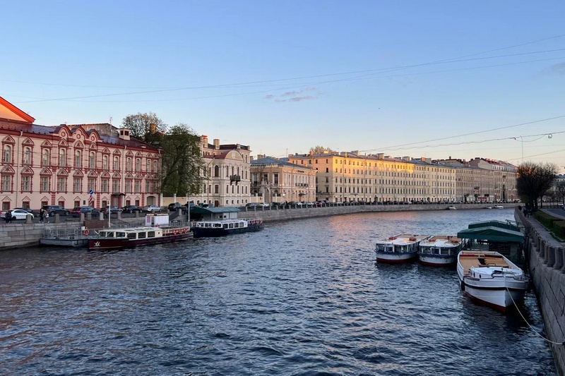 Развод мостов на теплоходе и катере в Санкт-Петербурге