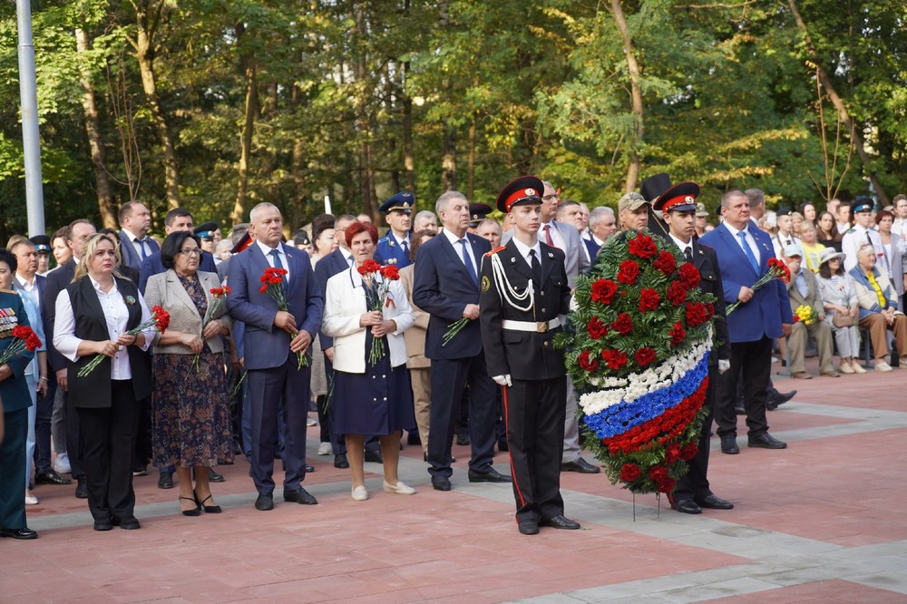 В Брянске торжественно открыли обновленный мемориал на Почтовой