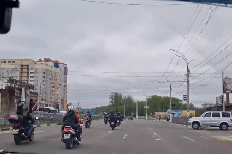Десятки байкеров проехали по центральным улицам Брянска