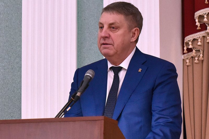 Губернатор выступает с отчетом о деятельности Правительства Брянской области в 2023 году