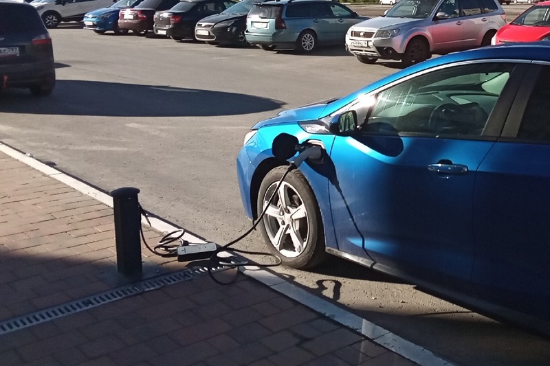 В брянских ТРЦ, автосервисах и на заправках установят зарядки для электромобилей