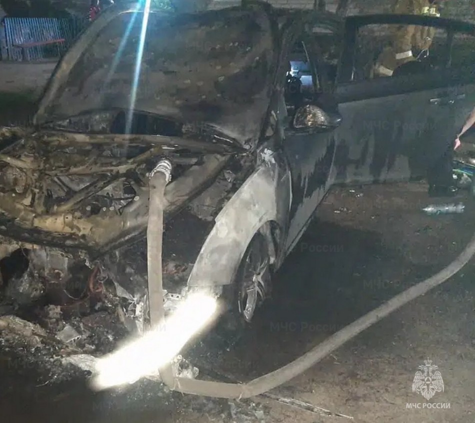 Вечером 29 апреля под Клинцами сгорел автомобиль