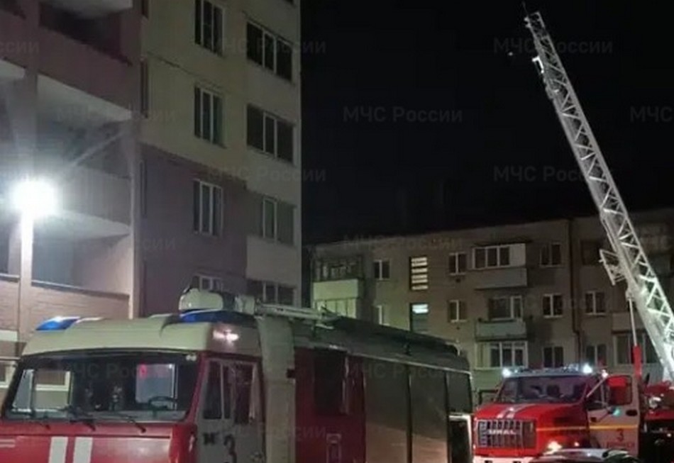 В Брянске из многоэтажки по улице Челюскинцев эвакуировали 19 человек