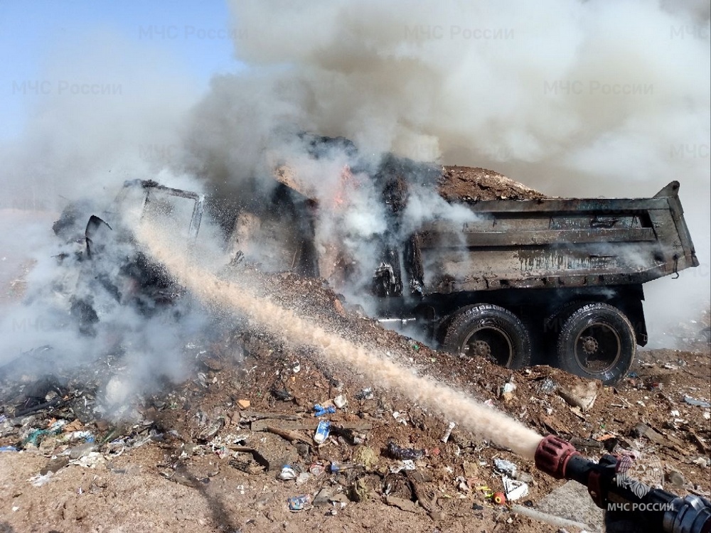 В Дятьковском районе сгорел грузовой автомобиль