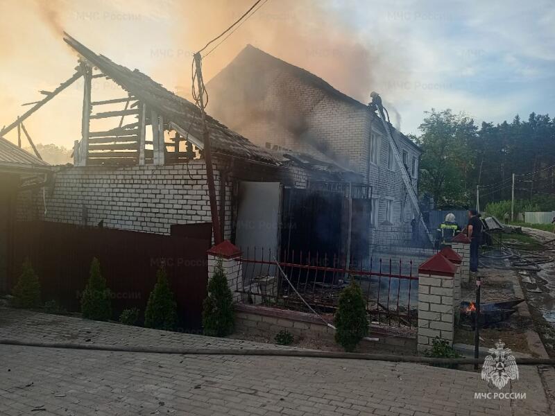 МЧС: пожар в Дятьково закончился без человеческих жертв