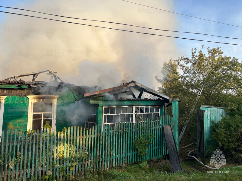 Брянские пожарные 14 сентября потушили возгорание в Клетнянском районе