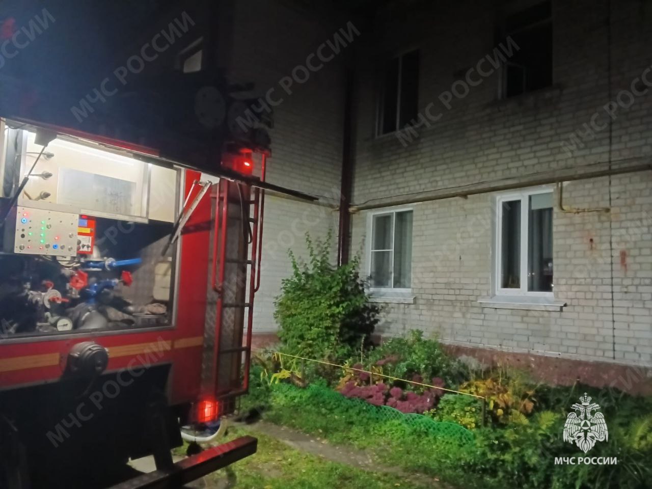 В брянской Унече пожарные и спасатели 6 октября тушили квартиру