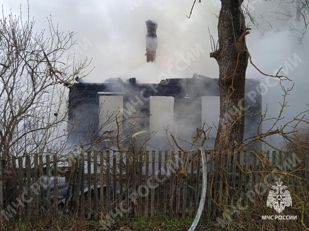 Под брянской Навлей пожарные устранили возгорание