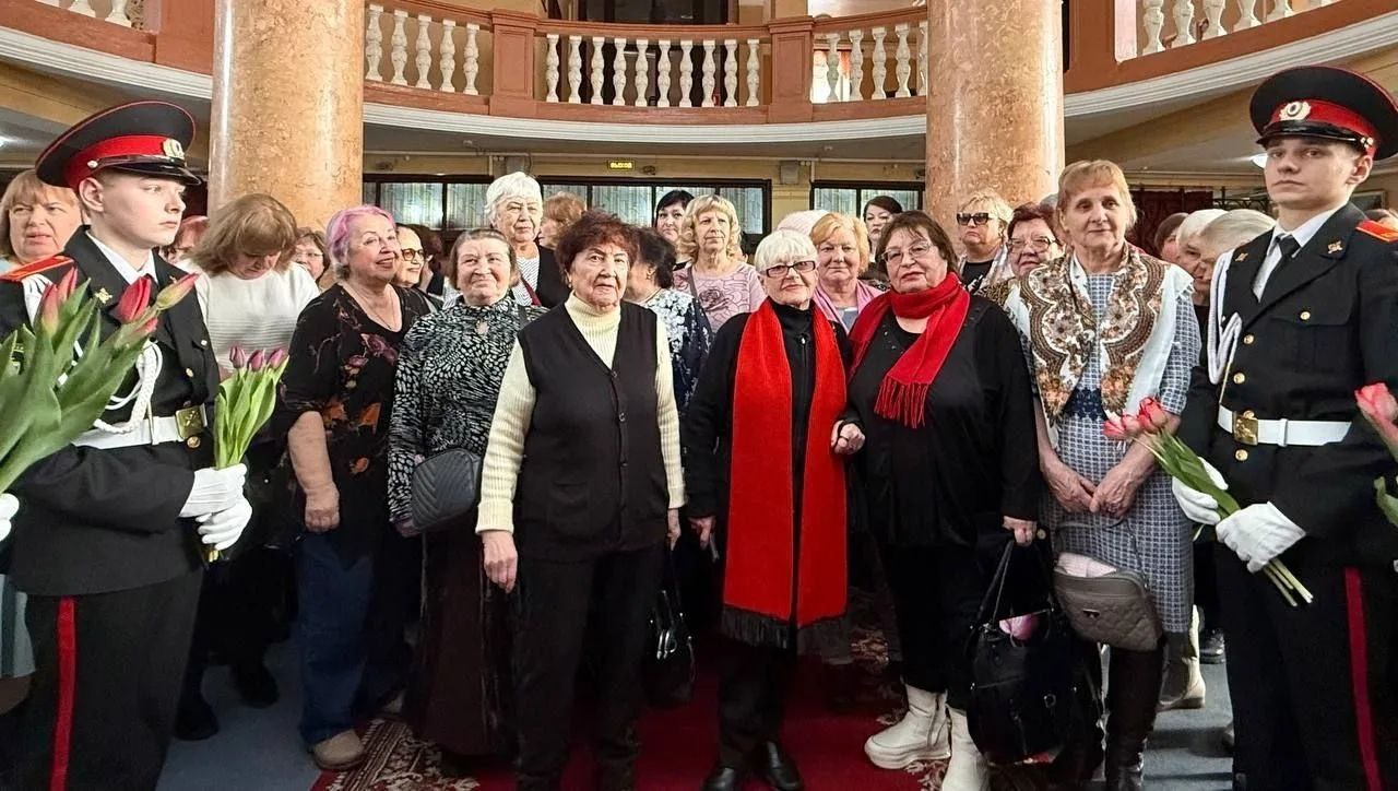 В Фокинском районе женщины выслушали поздравления с наступающим 8 Марта