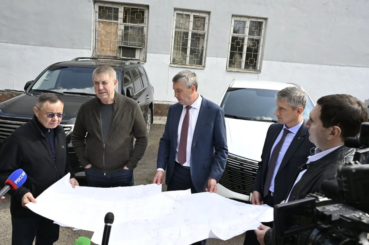 Богомаз вместе с главой Министроя Файзуллиным проинспектировали клинцовские теплотрассы после налётов ВСУ