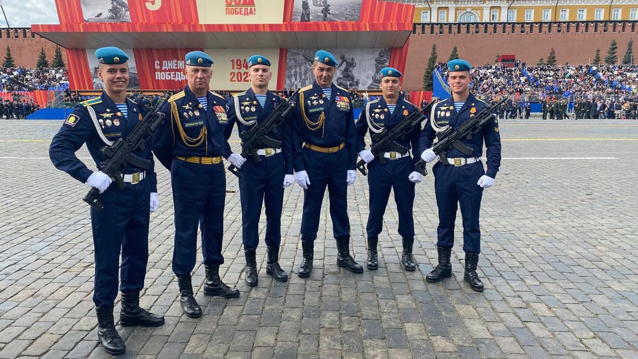 Брянский боксёр Егор Белоусов поучаствовал в московском параде в ВОВ