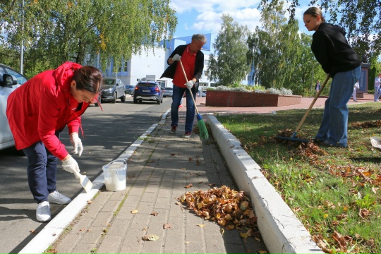 К субботнику в Брянске присоединились местные депутаты