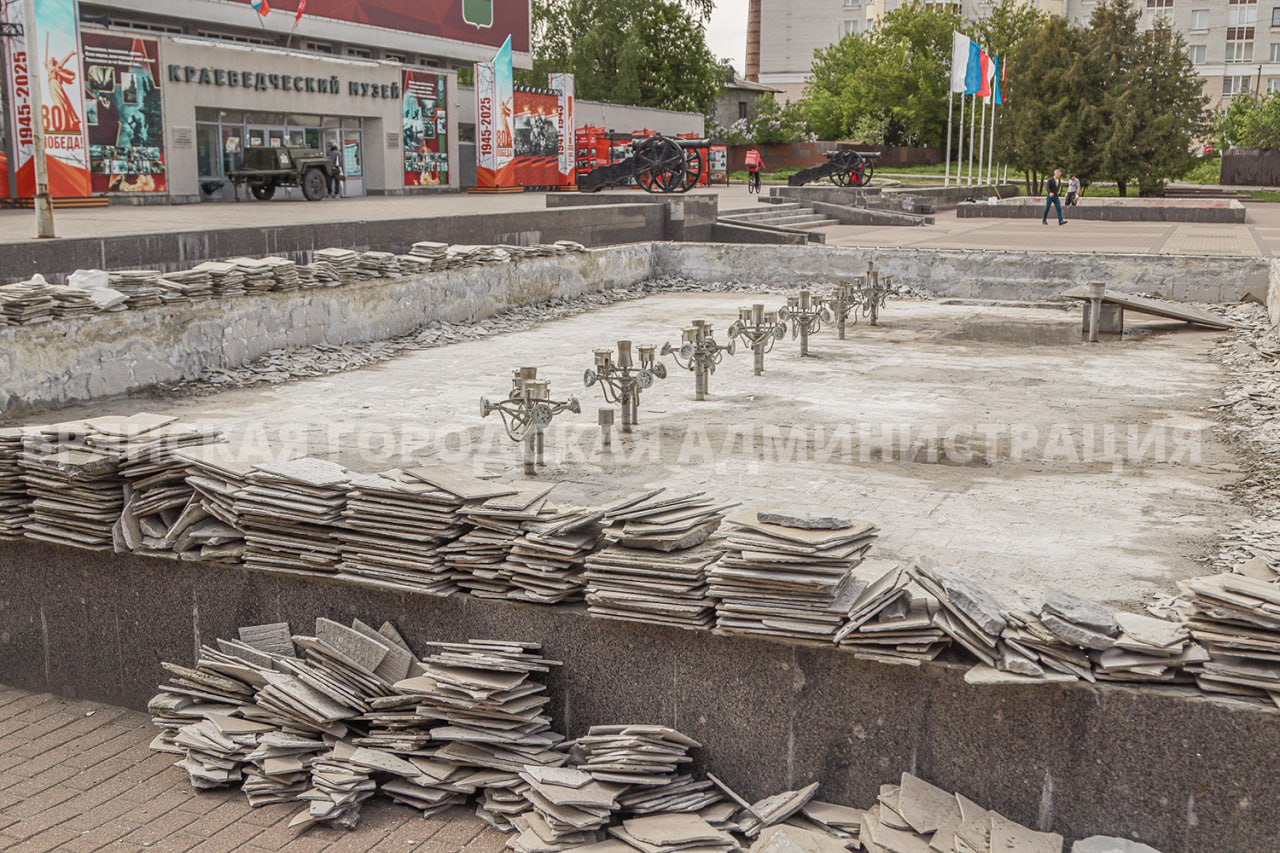 На Площади партизан в Брянске теперь ремонтируют фонтан