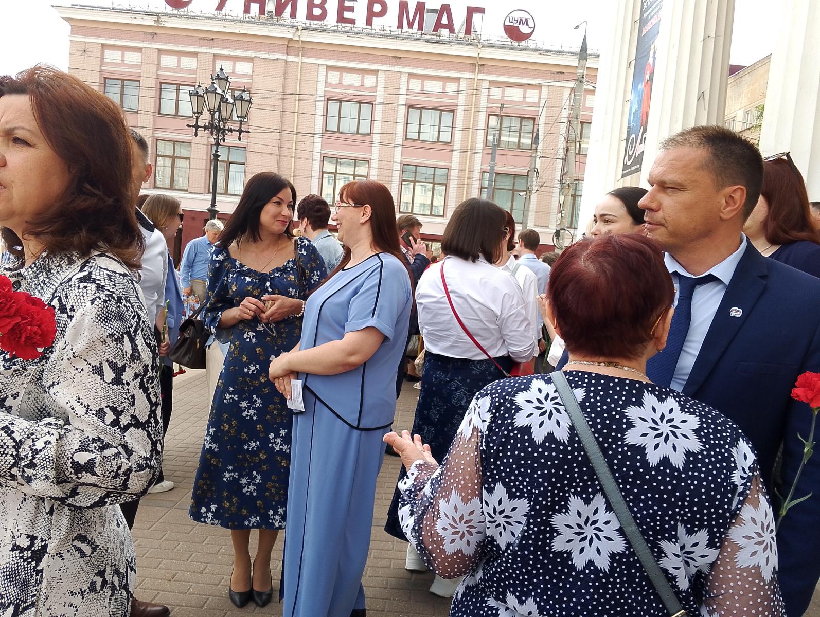 Брянские писатели готовятся возлагать цветы к памятнику Тютчеву
