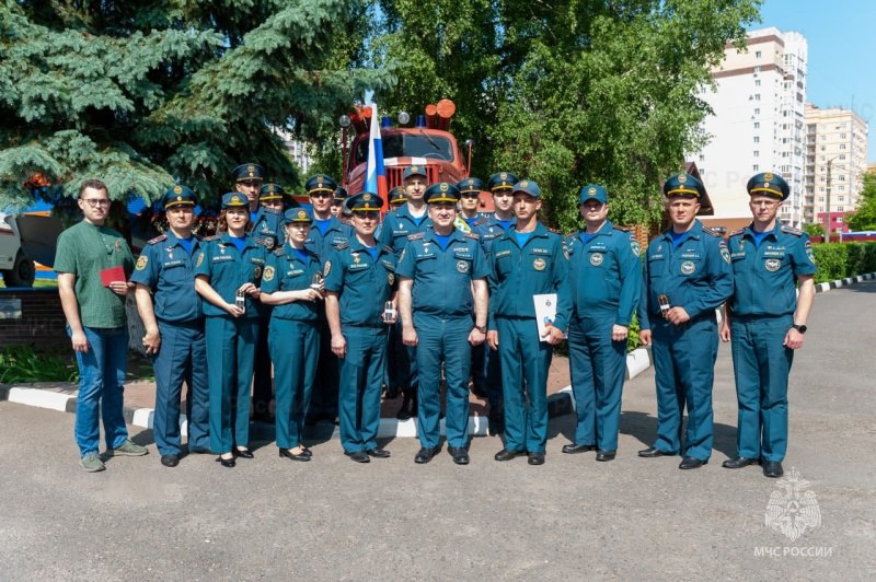 Вчера в ГУ МЧС России по Брянской области прошло торжественное построение регионального управления МЧС