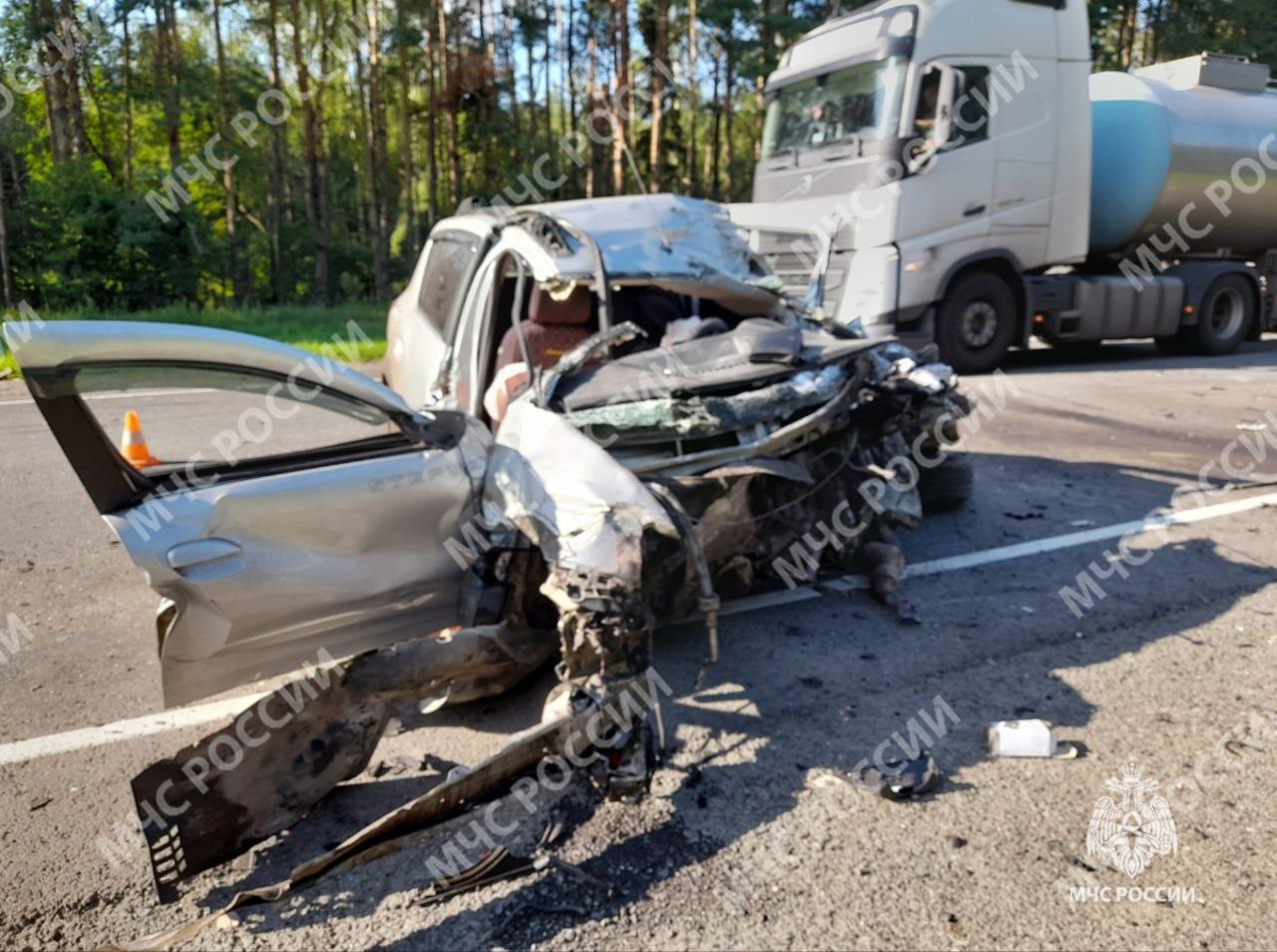 Брянские спасатели устранили последствия автоаварии под Почепом 2 августа