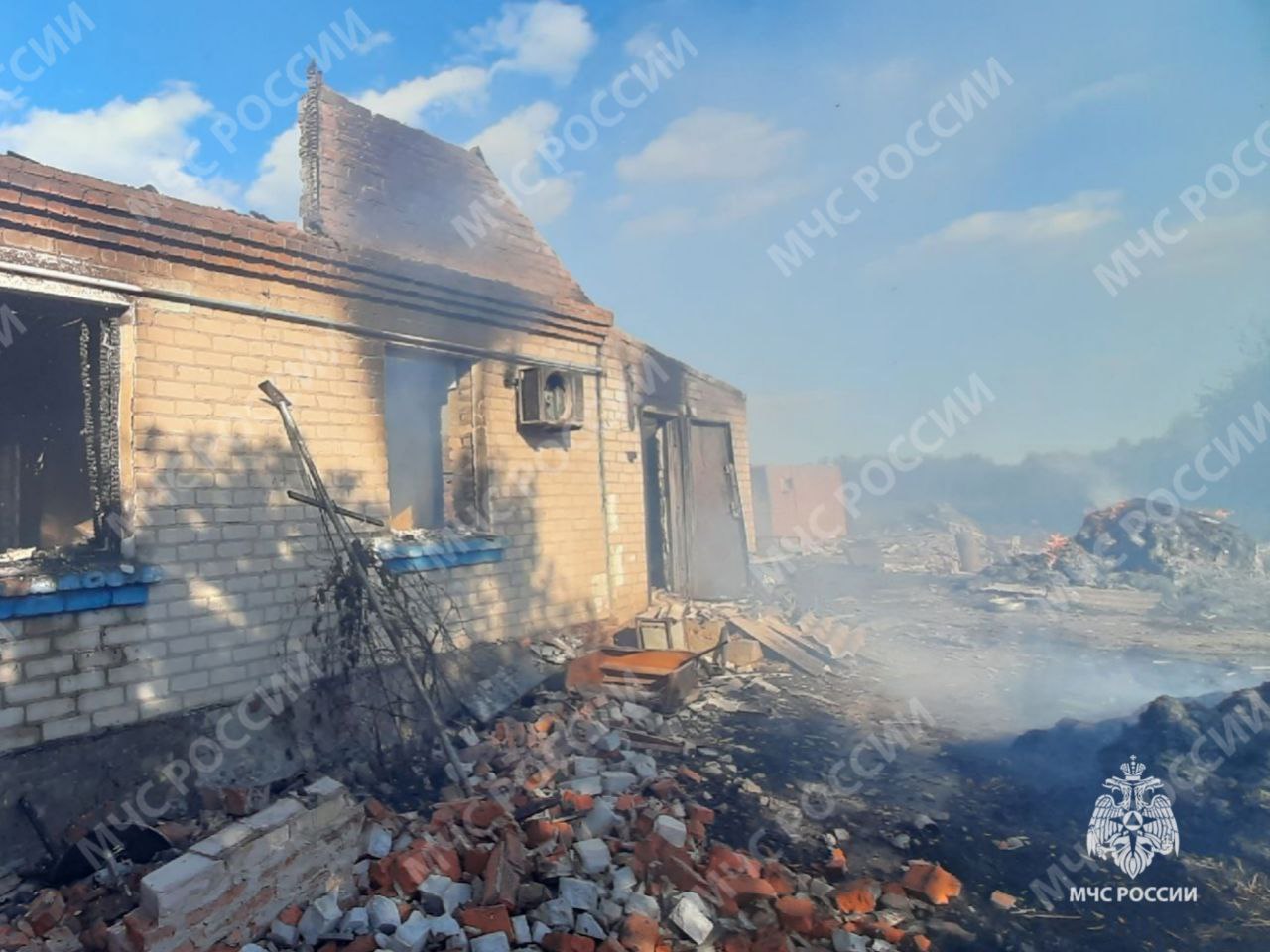 В Гордеевском районе огнеборцы 14 августа устранили возгорание в жилом доме