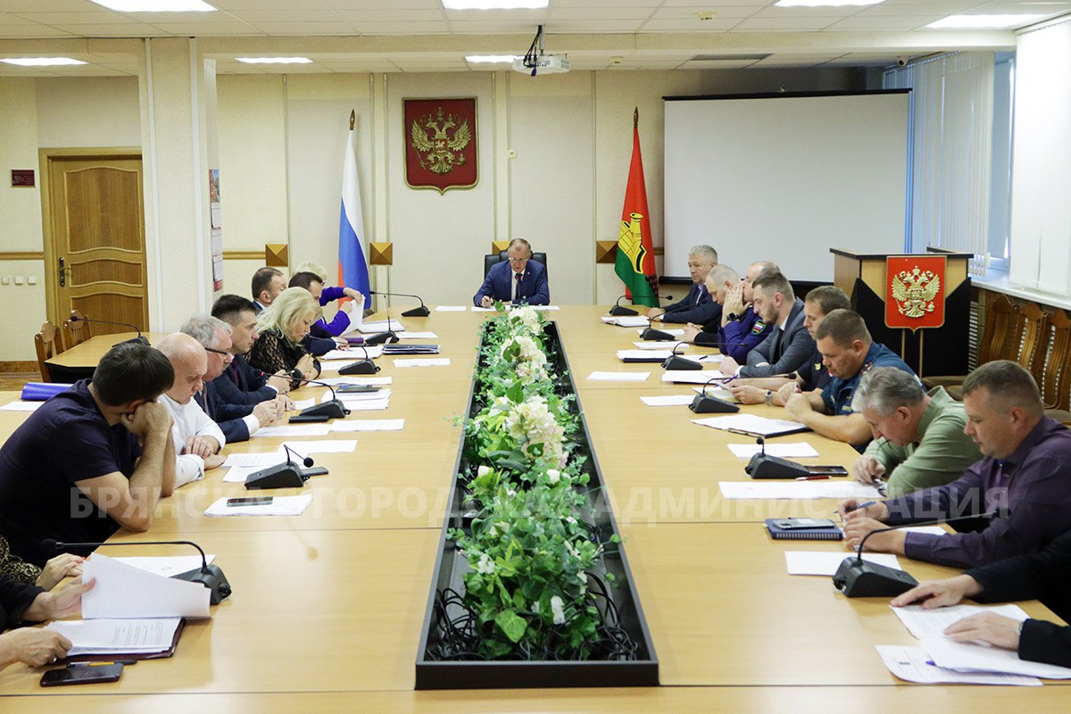 В Брянске линейки 01.09.2025 года состоятся в помещениях школ