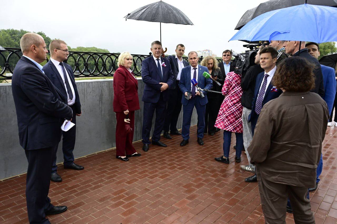 Александр Богомаз посетил микрорайон «Деснаград» 21 августа
