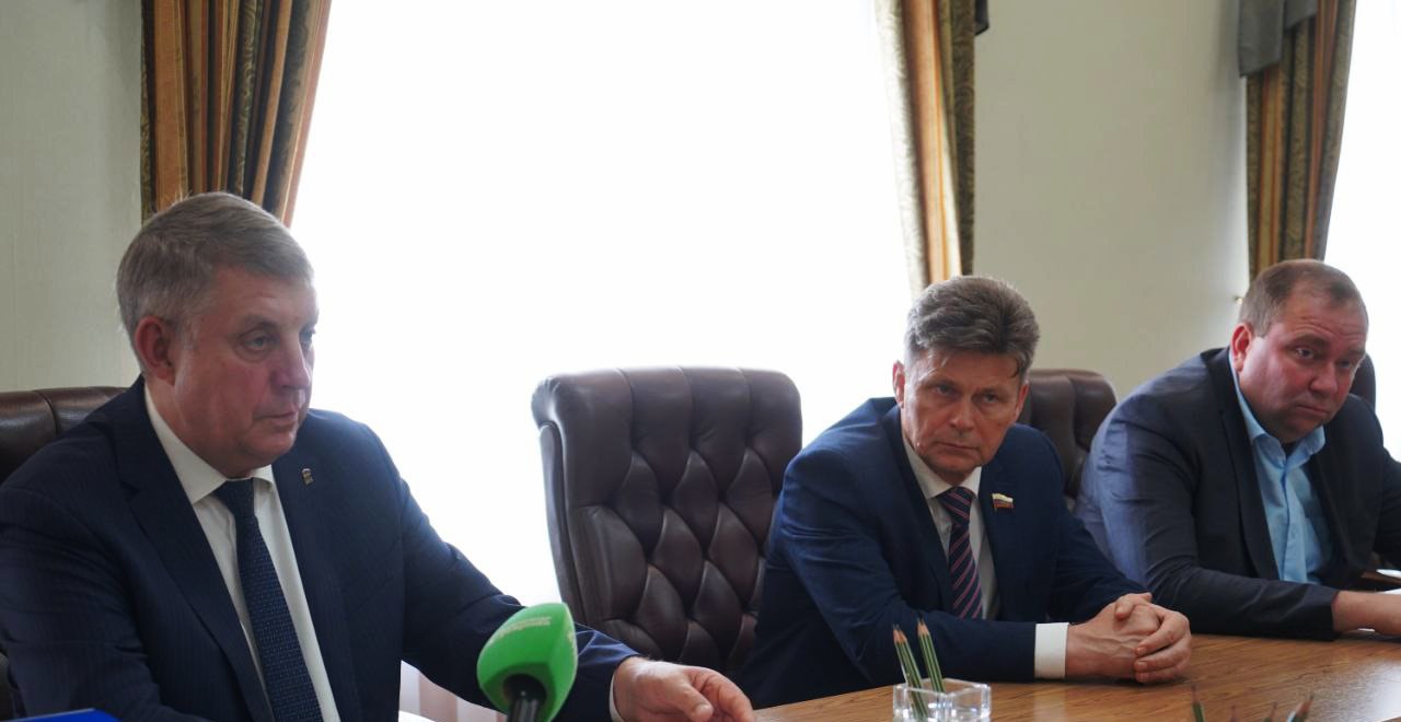 Александр Богомаз поговорил с 'представителями «Газпром Трансгаз Москва» об обеспечении региона газом