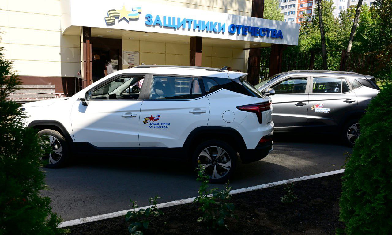 В столице Брянщины 29 августа получили автомобили участники СВО