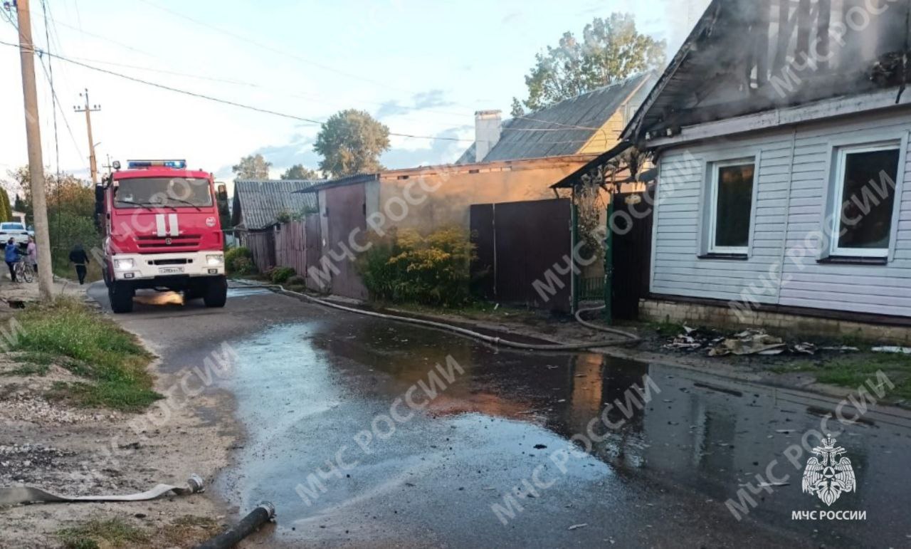Новозыбковские пожарные справились с возгоранием в жилом доме 18 сентября