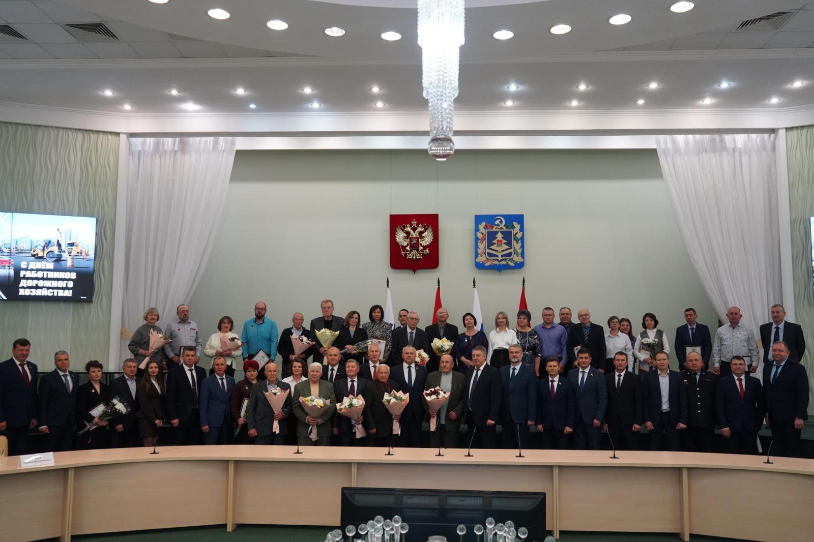 Александр Богомаз поздравил работников дорожного хозяйства с профессиональным праздником