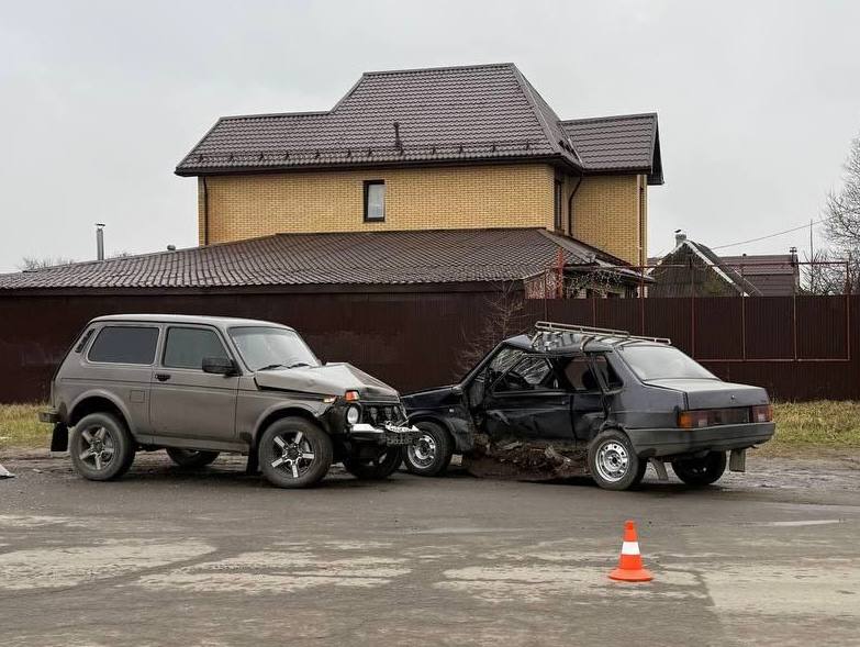 Вчера в Дятьково произошло жуткое ДТП с участием двух ВАЗов