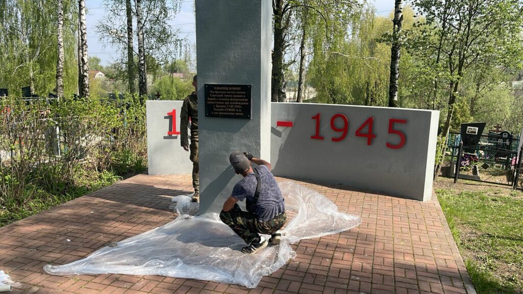 С кладбищ столицы Брянщины убрали 3000 тонн мусора в текущем году