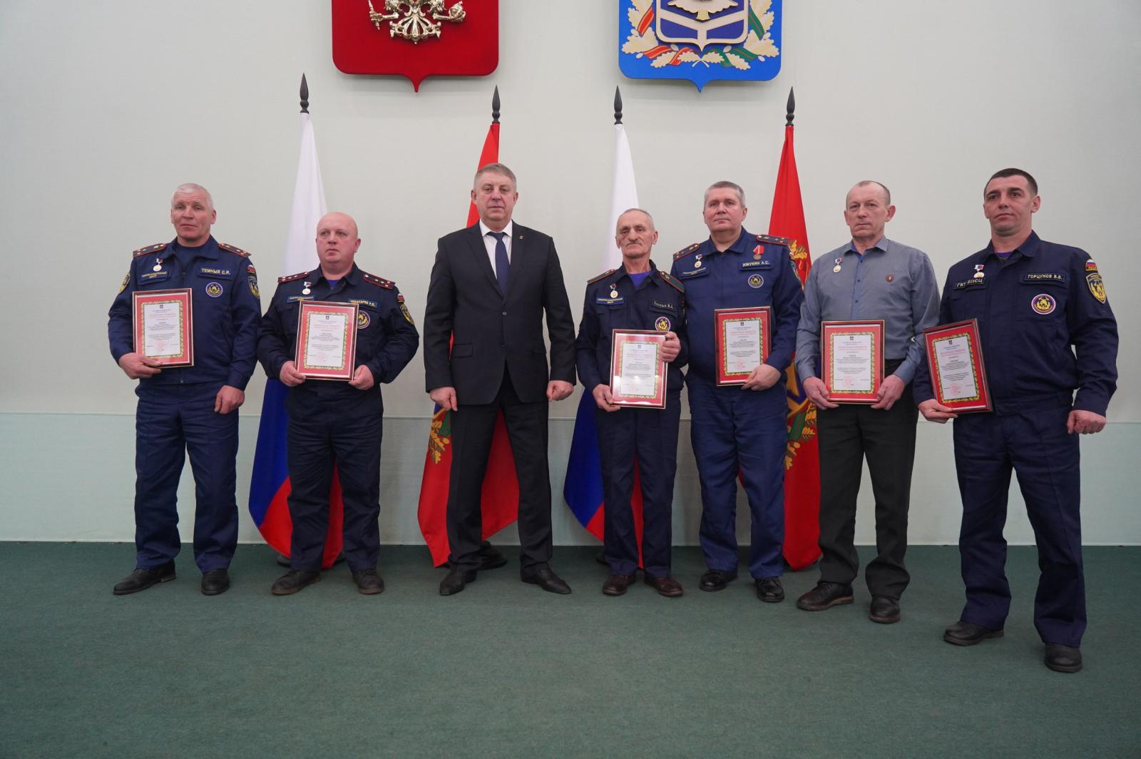 Александр Богомаз обратился к работникам МЧС с поздравлениями